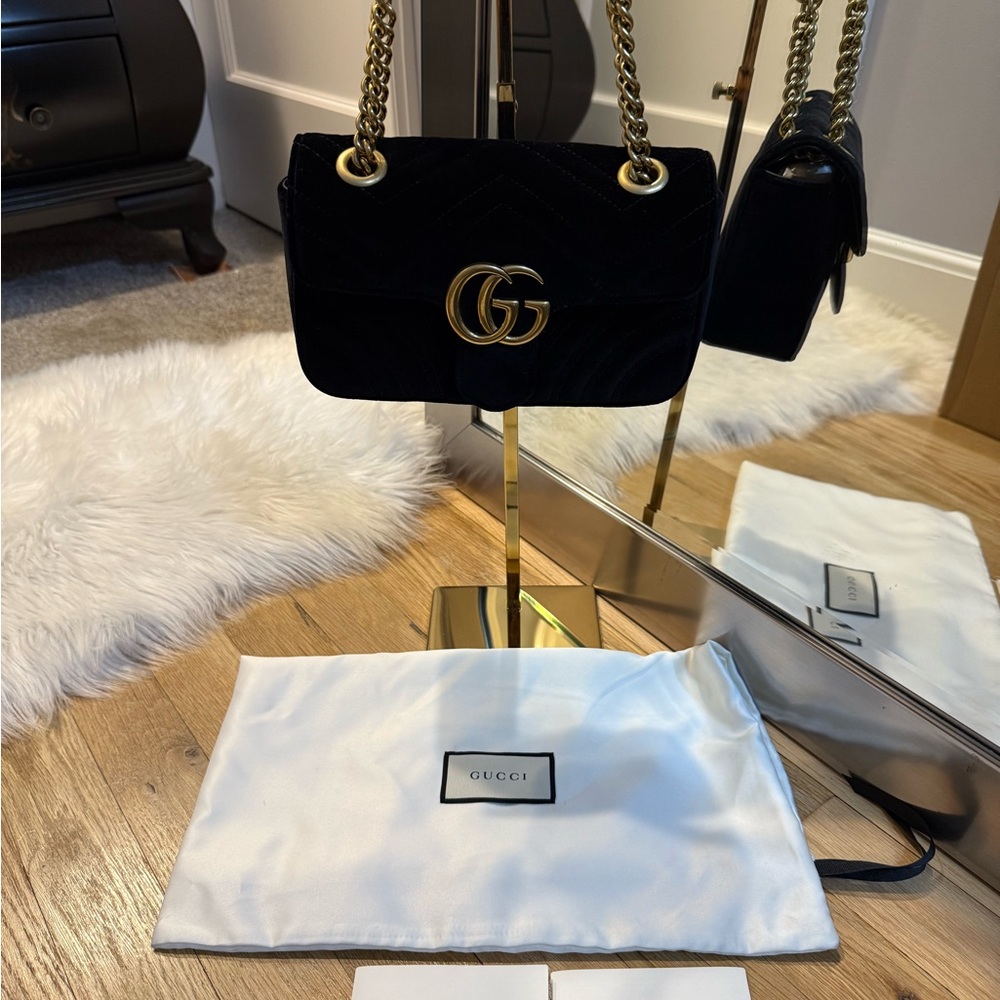 Gucci Marmont Black Velvet Shoulder Bag with Gold Accents - Picture 12 of 14